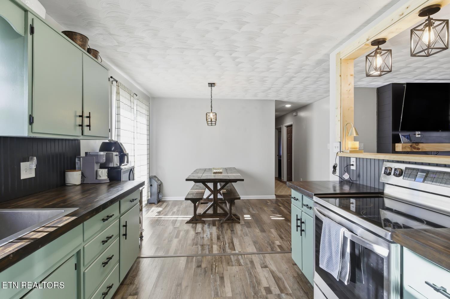 7212 Thorn Grove Pike