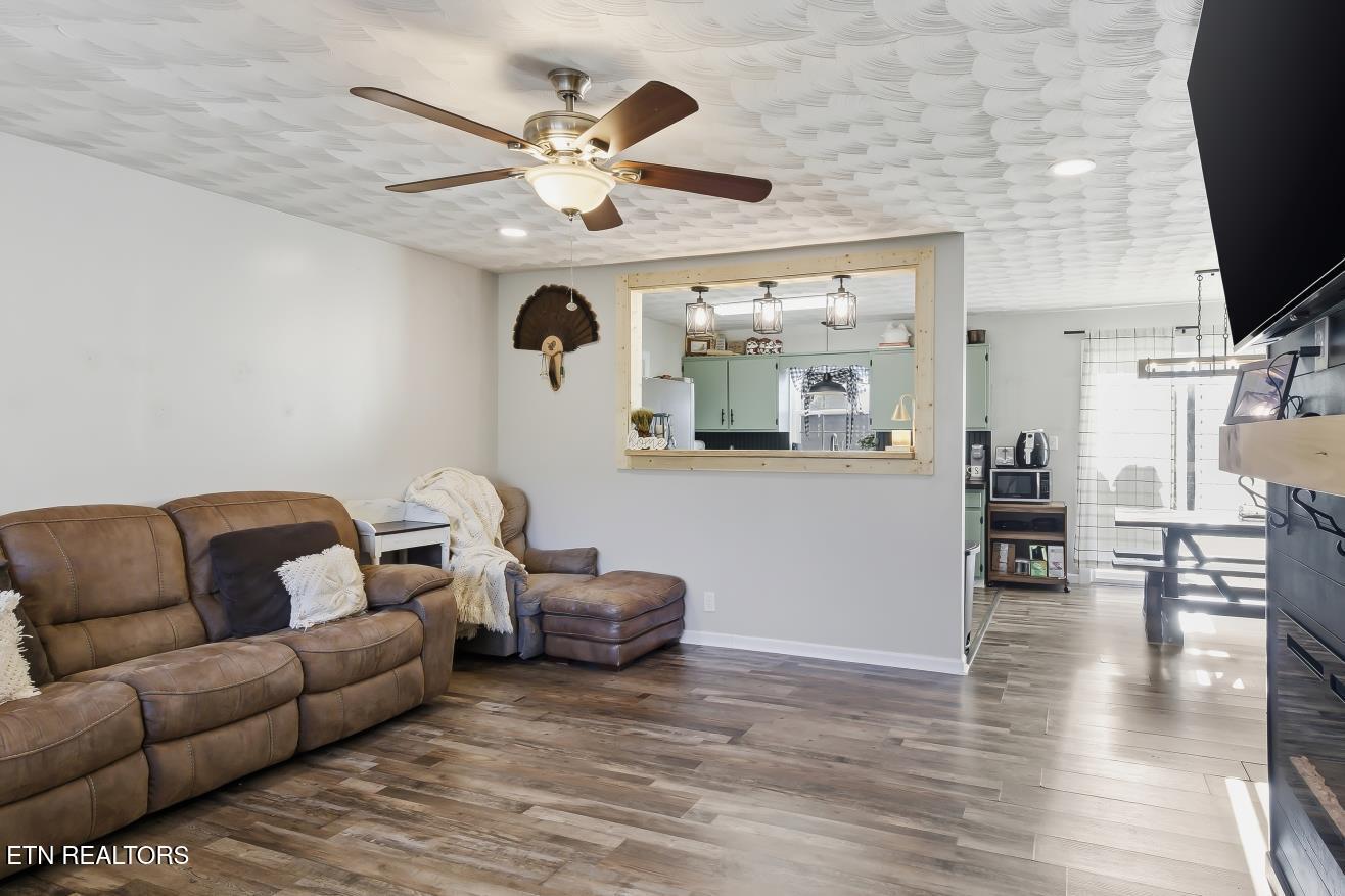 7212 Thorn Grove Pike