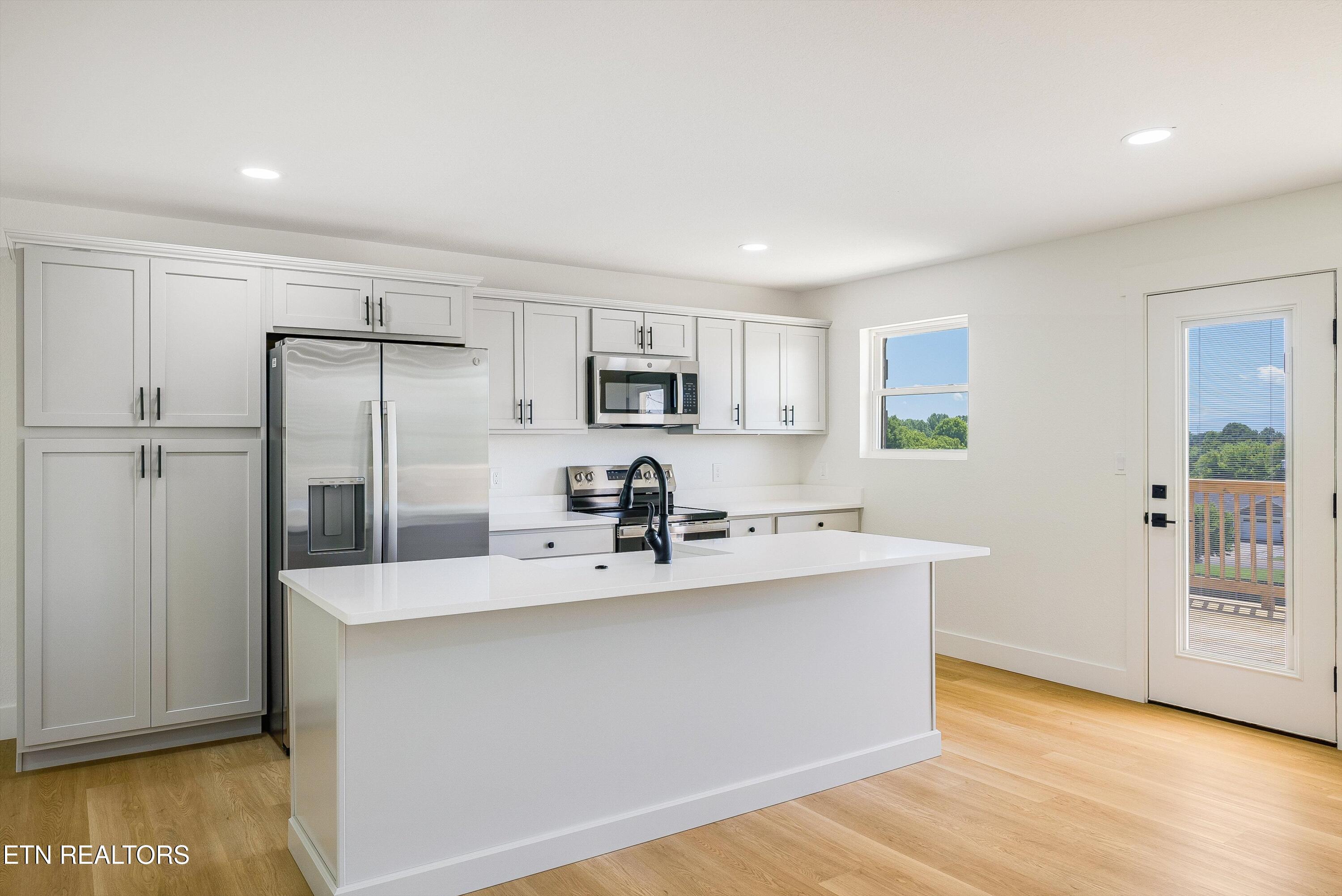 425 Third St