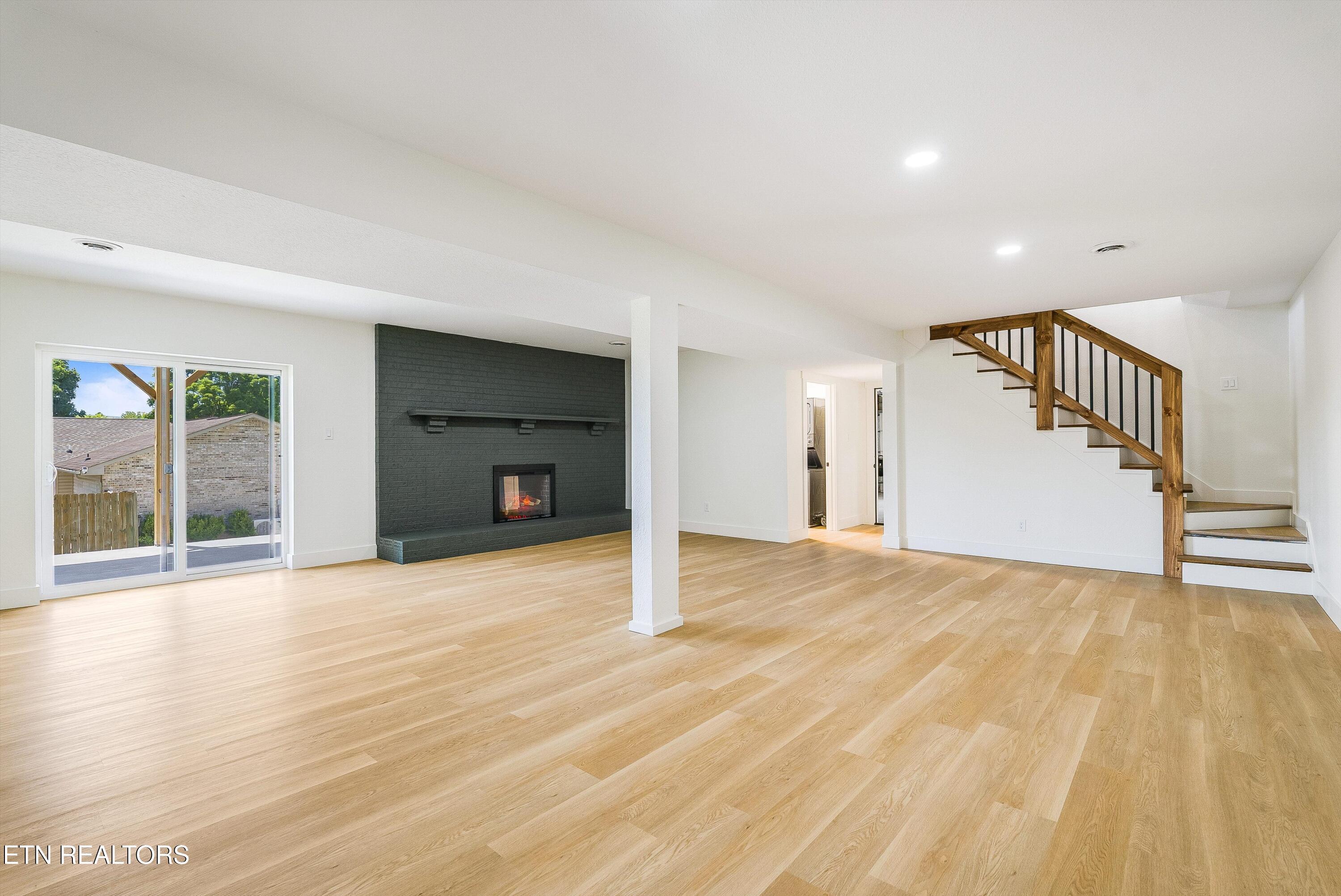 425 Third St