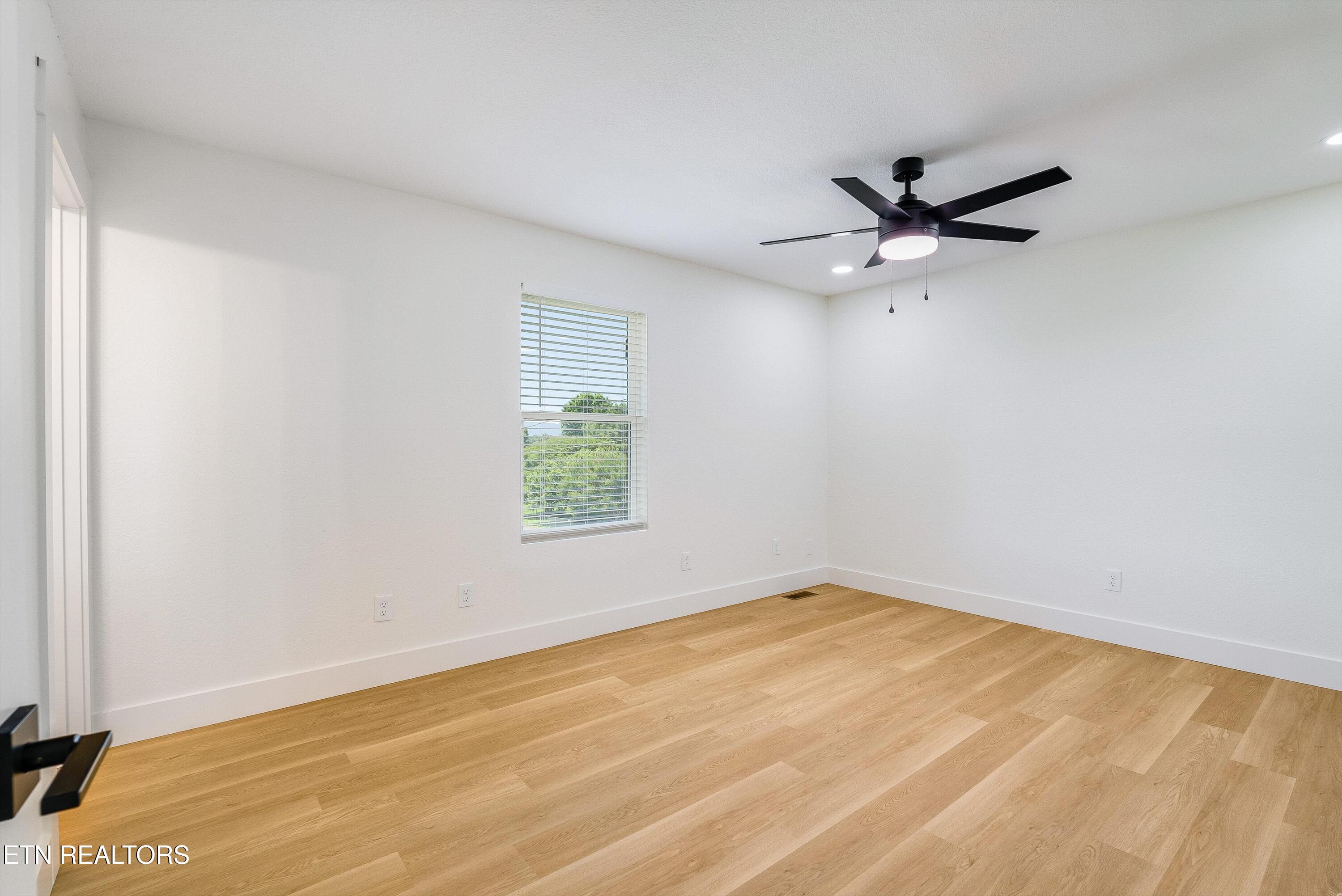 425 Third St