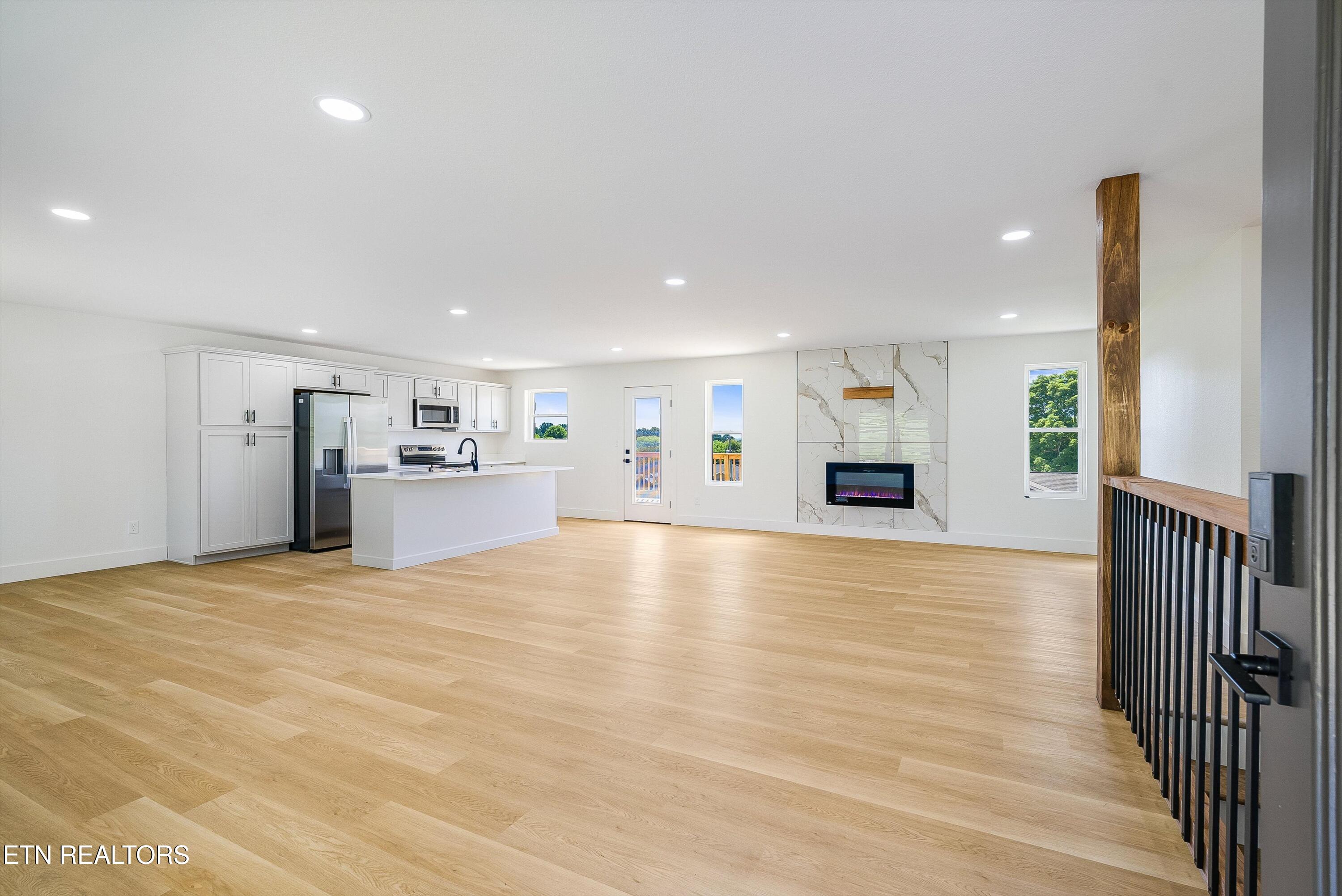 425 Third St