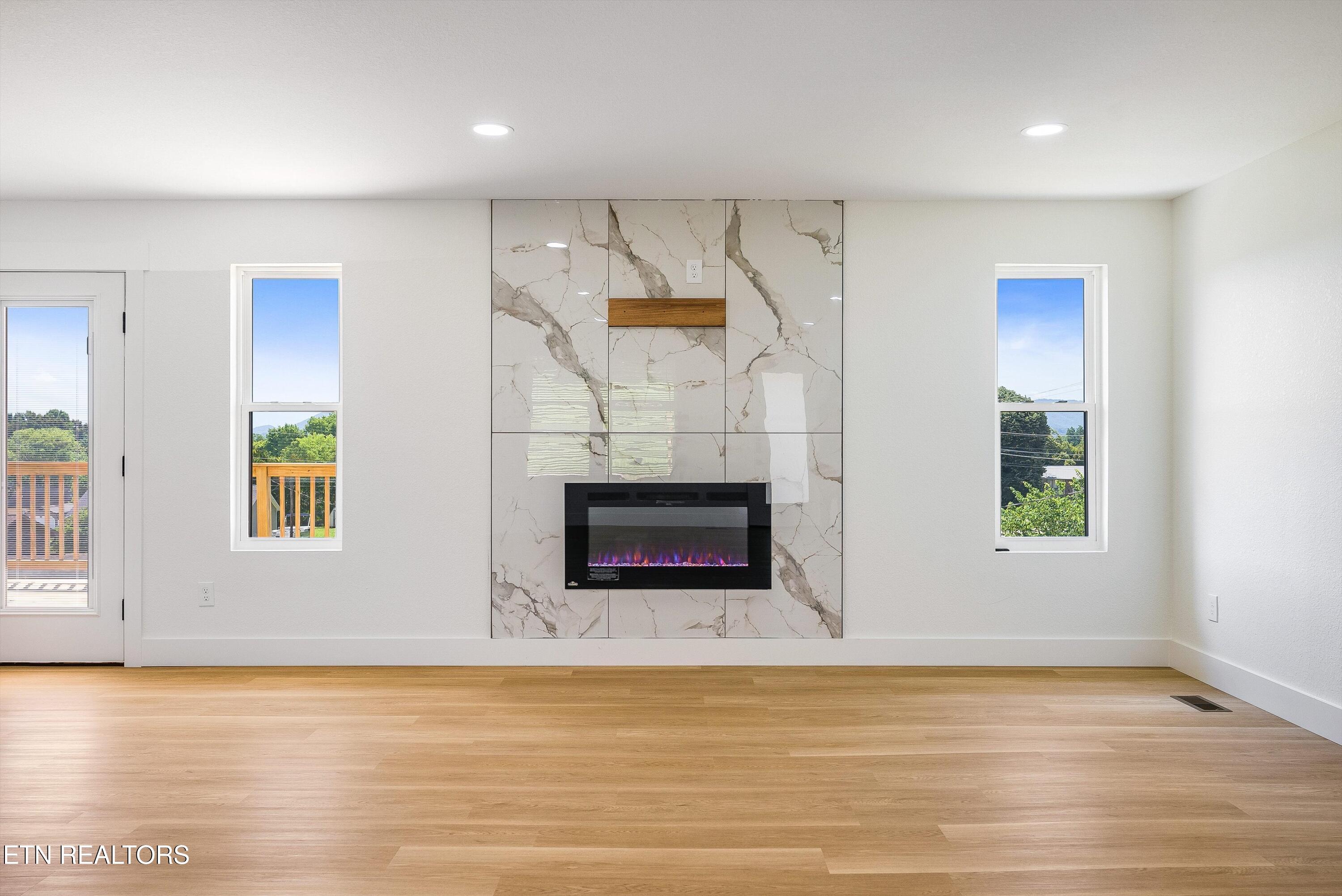 425 Third St