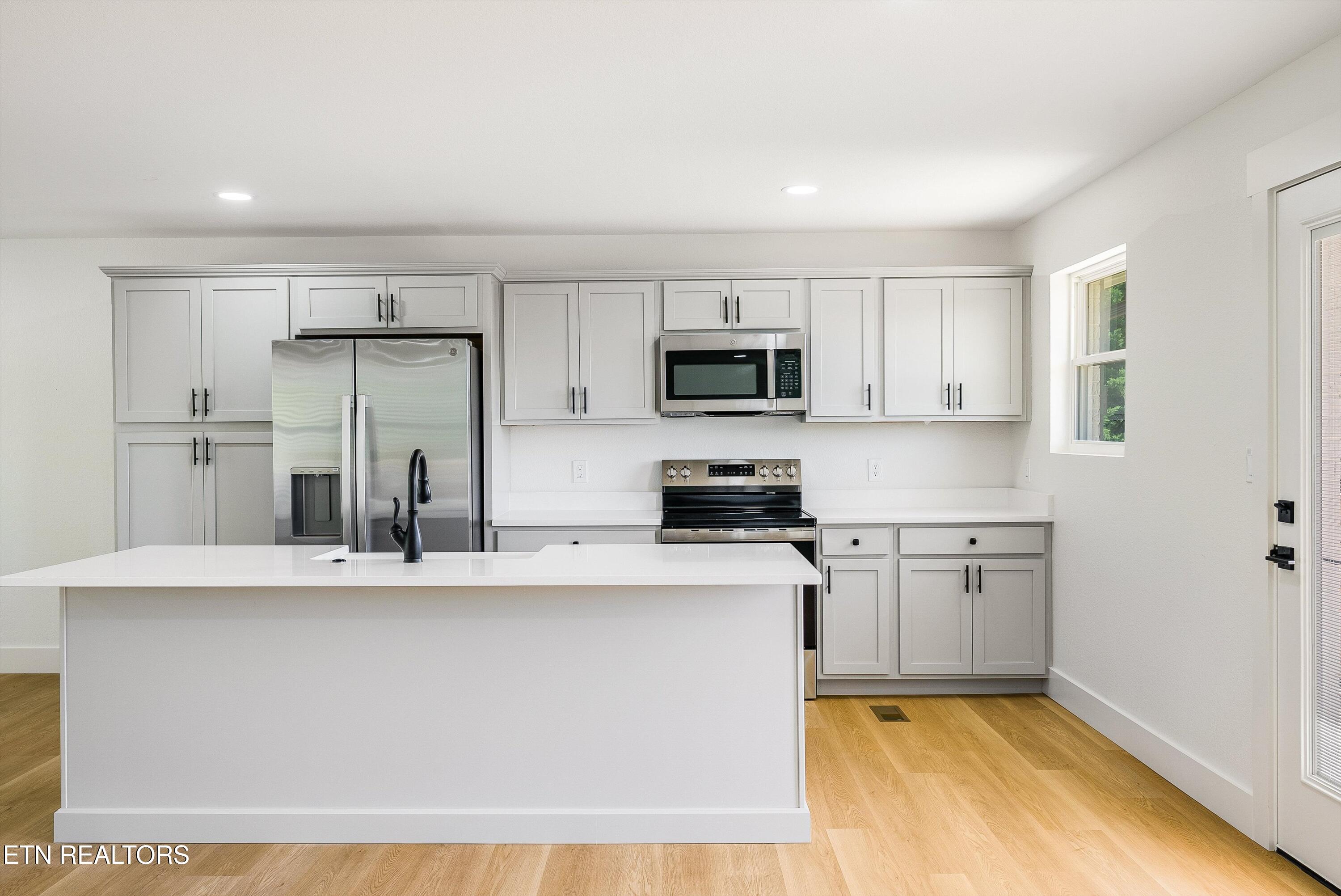 425 Third St