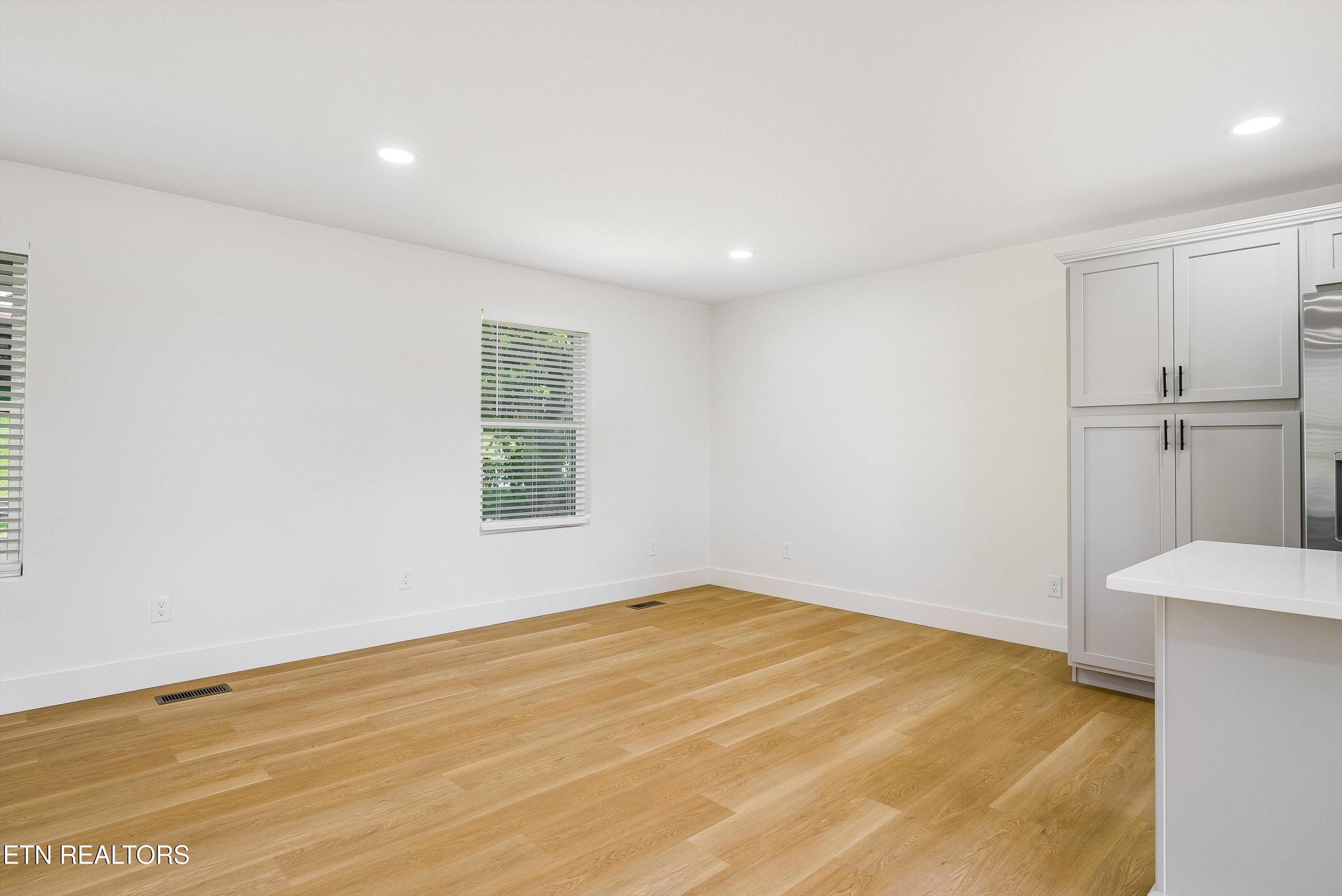 425 Third St