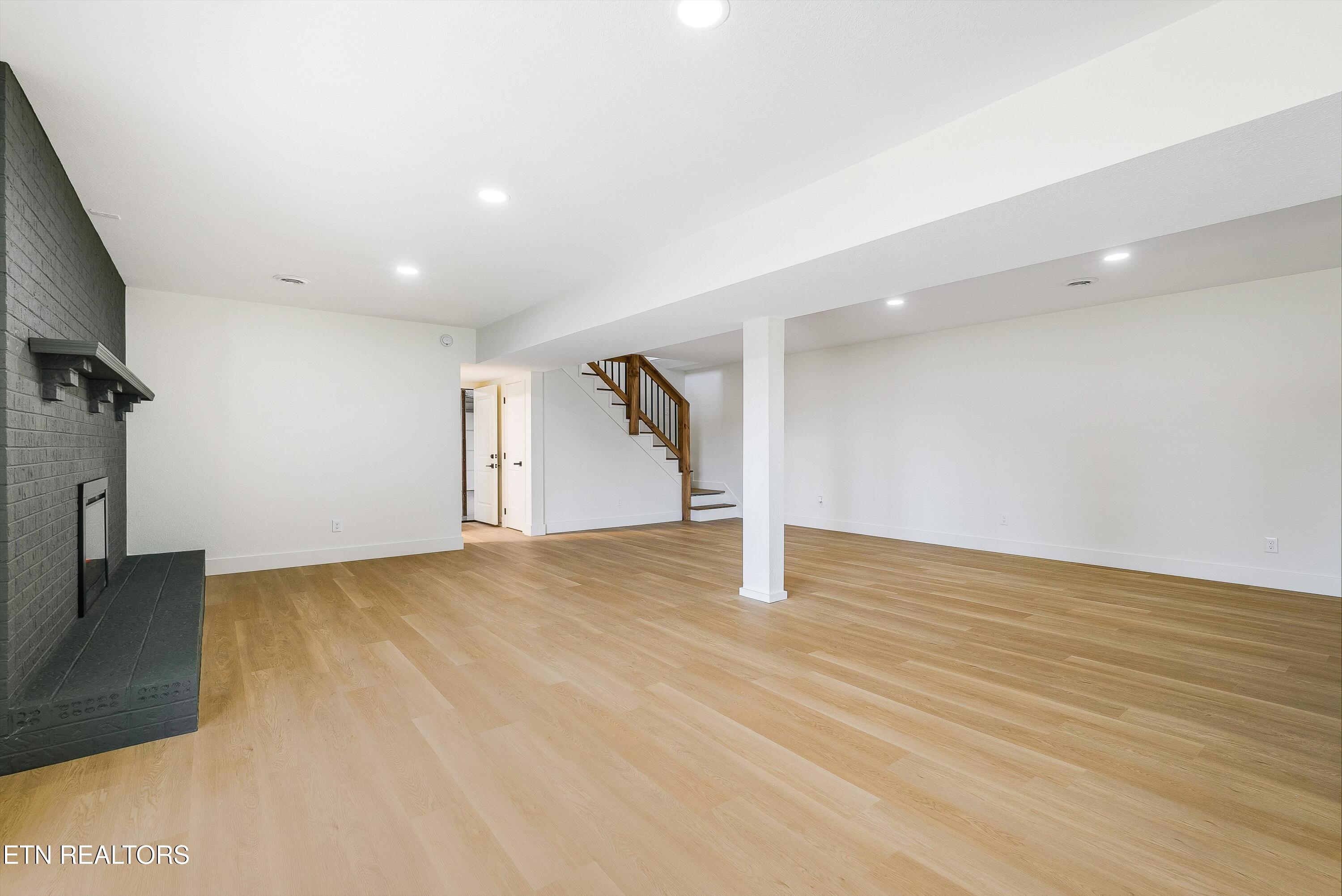 425 Third St