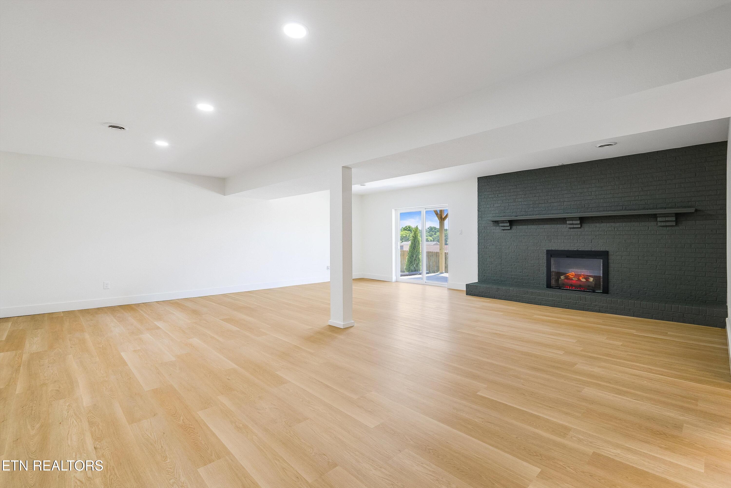 425 Third St