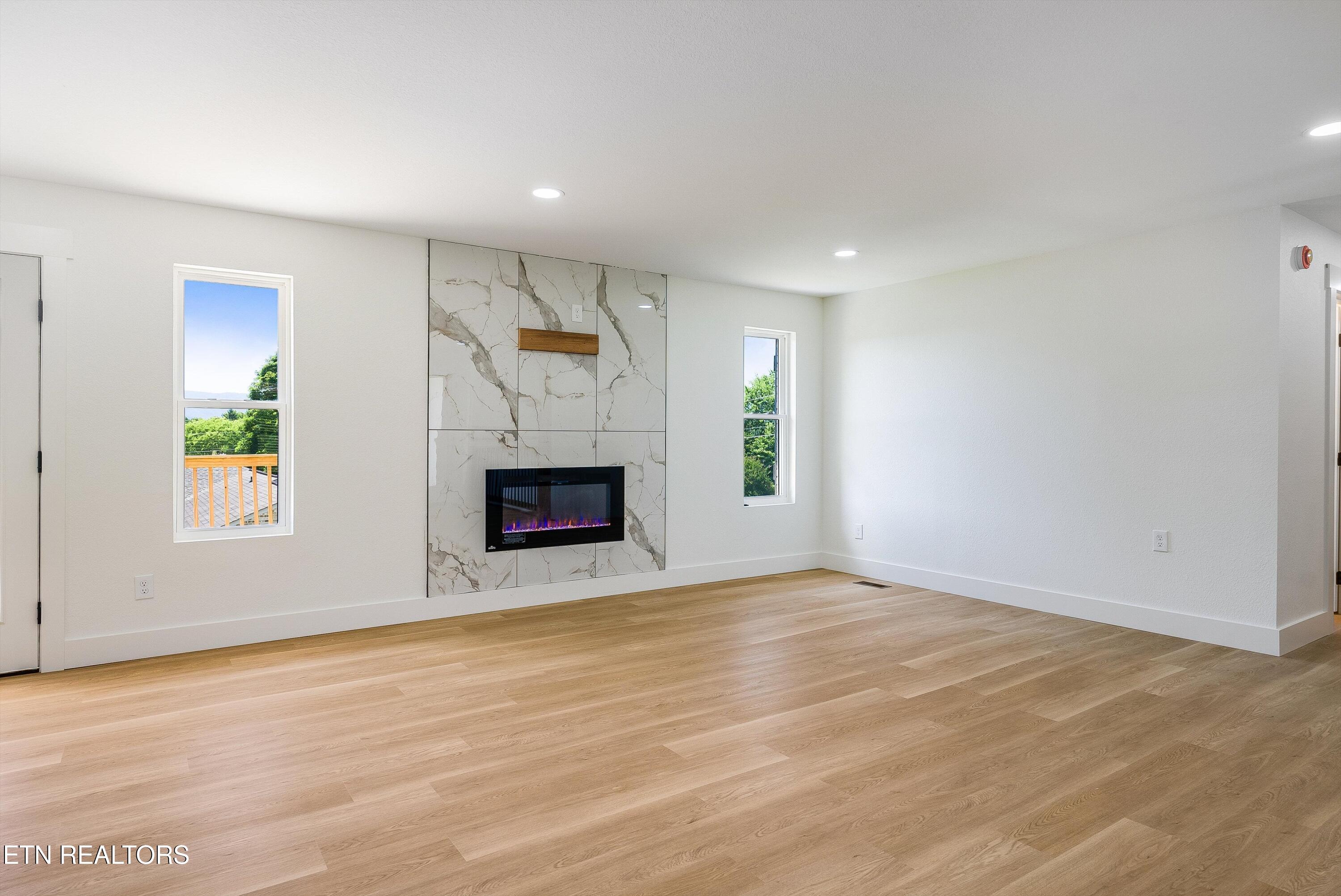 425 Third St