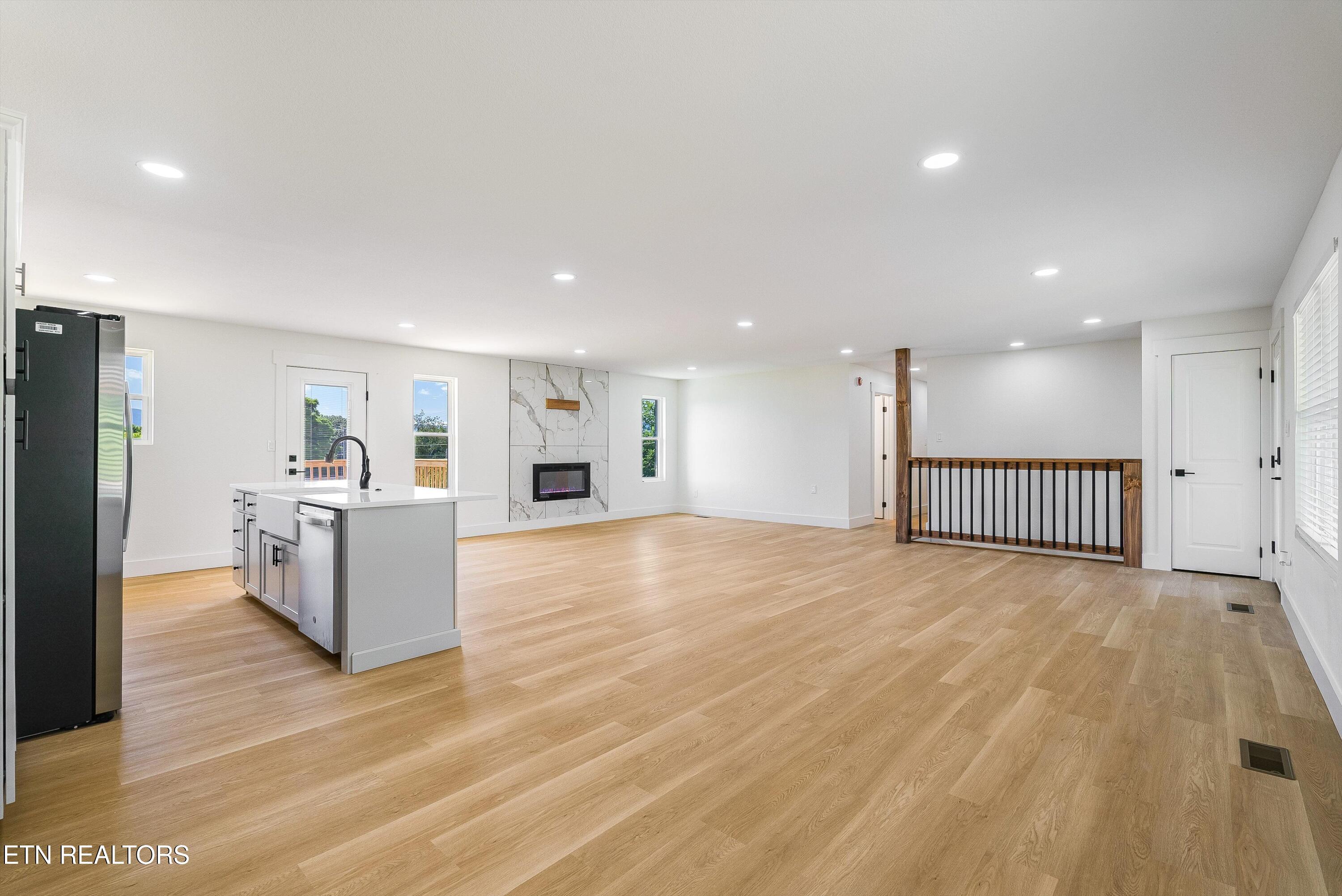 425 Third St