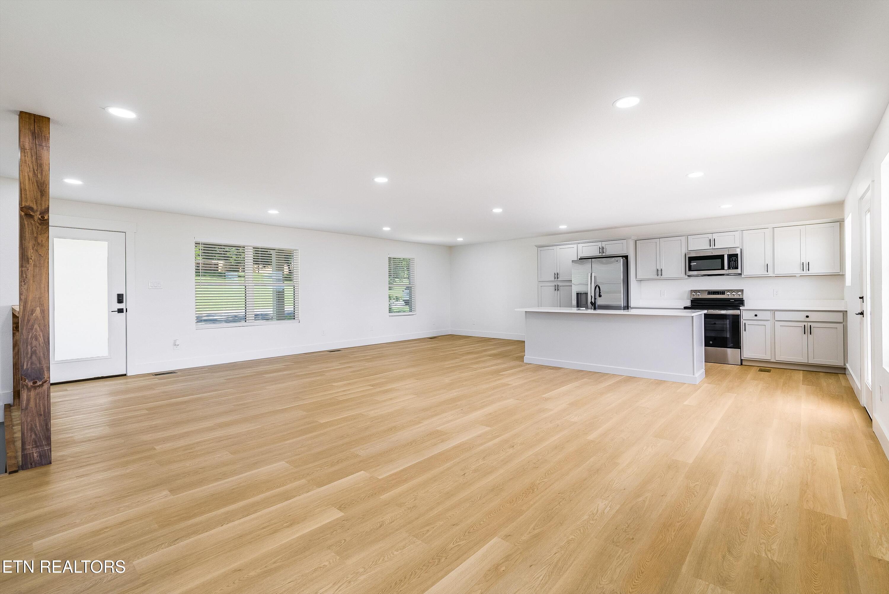 425 Third St