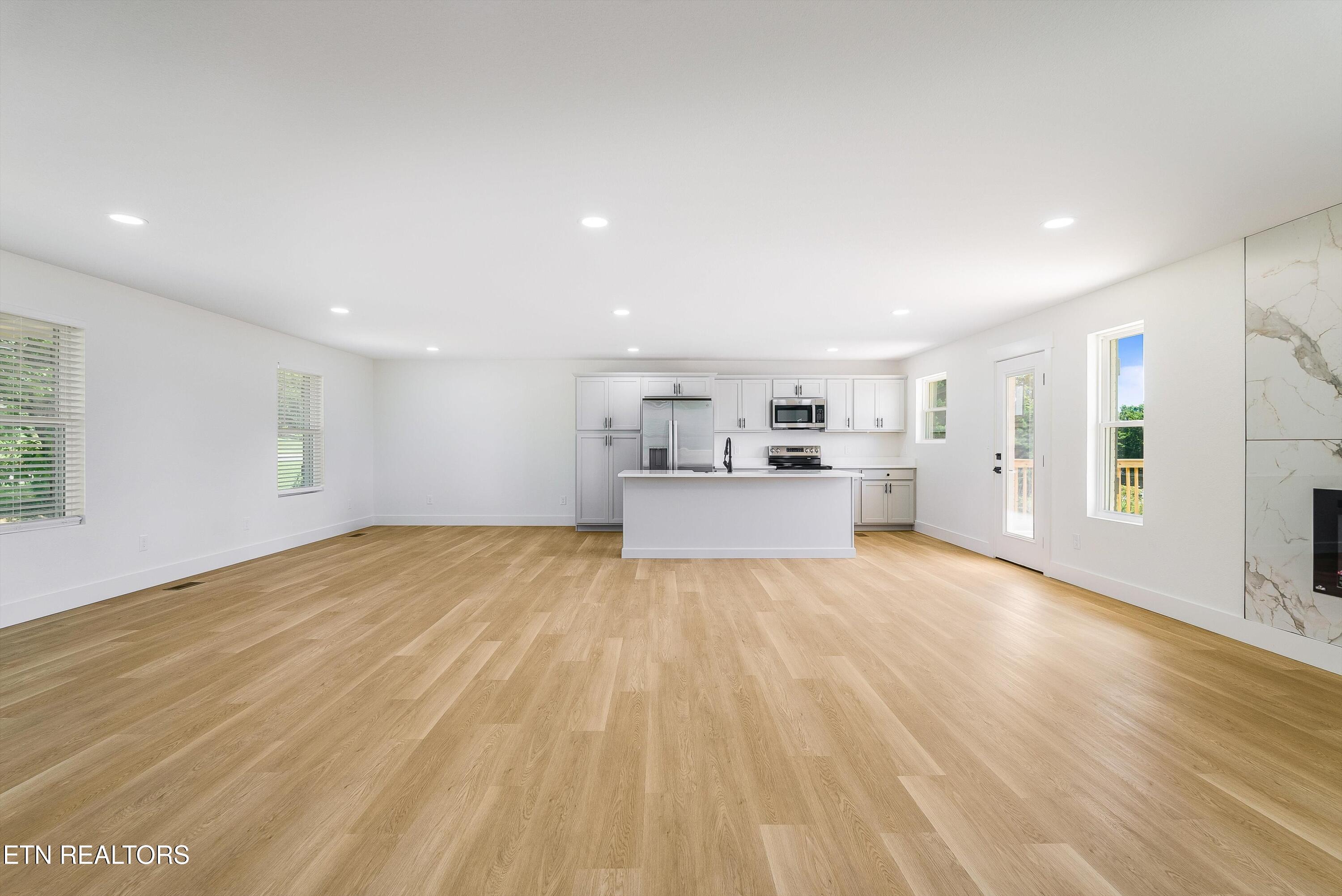 425 Third St