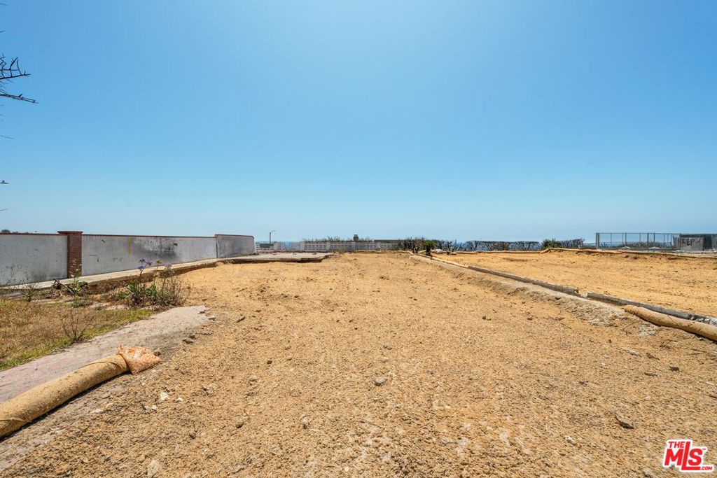 18348 Clifftop Way
