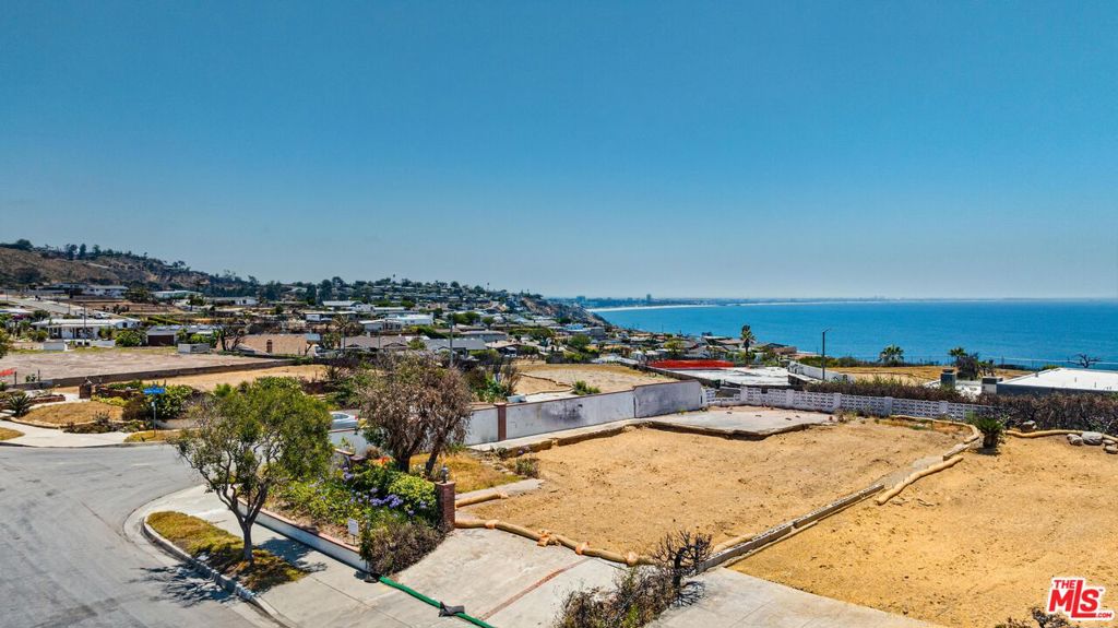 18348 Clifftop Way
