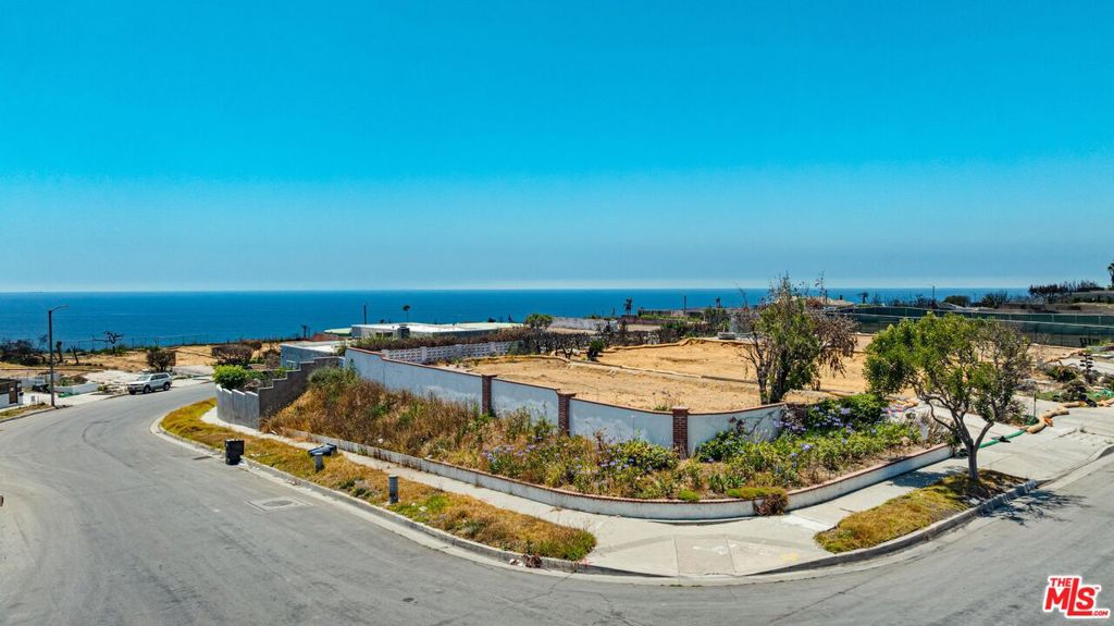 18348 Clifftop Way