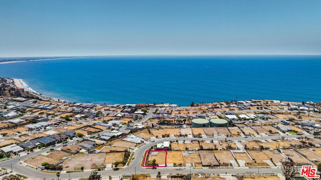 18348 Clifftop Way