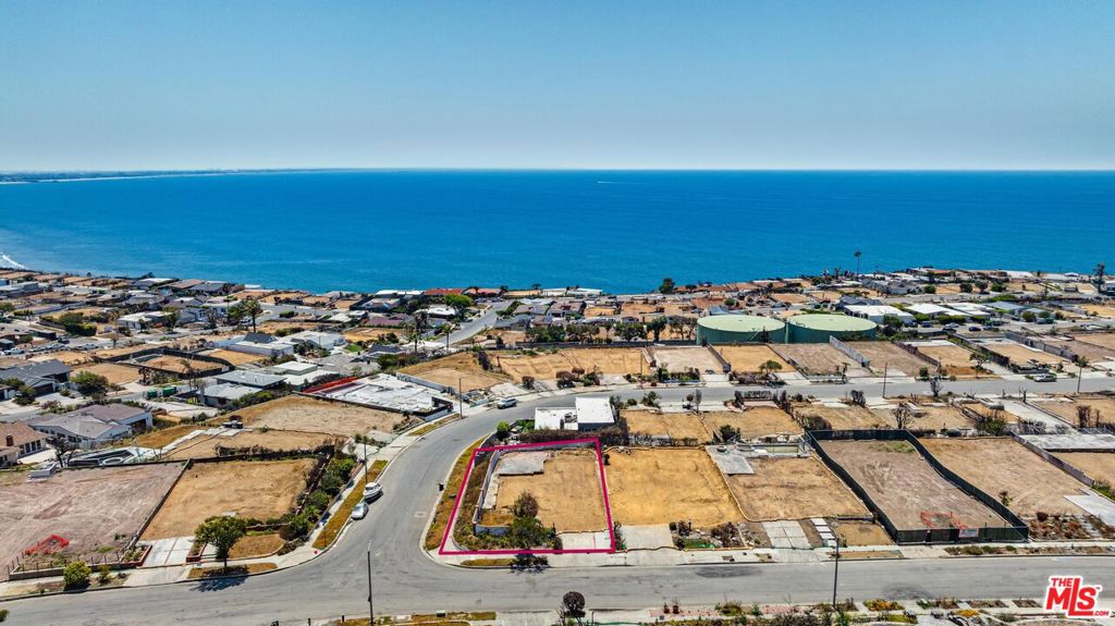 18348 Clifftop Way