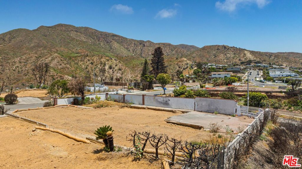 18348 Clifftop Way