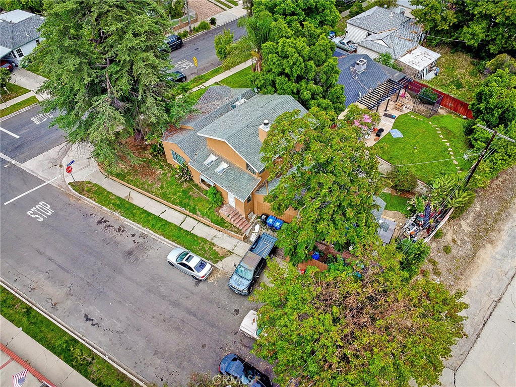 19448 Kittridge Street