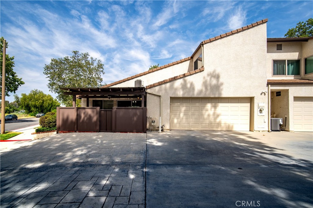 24600 Golfview Drive