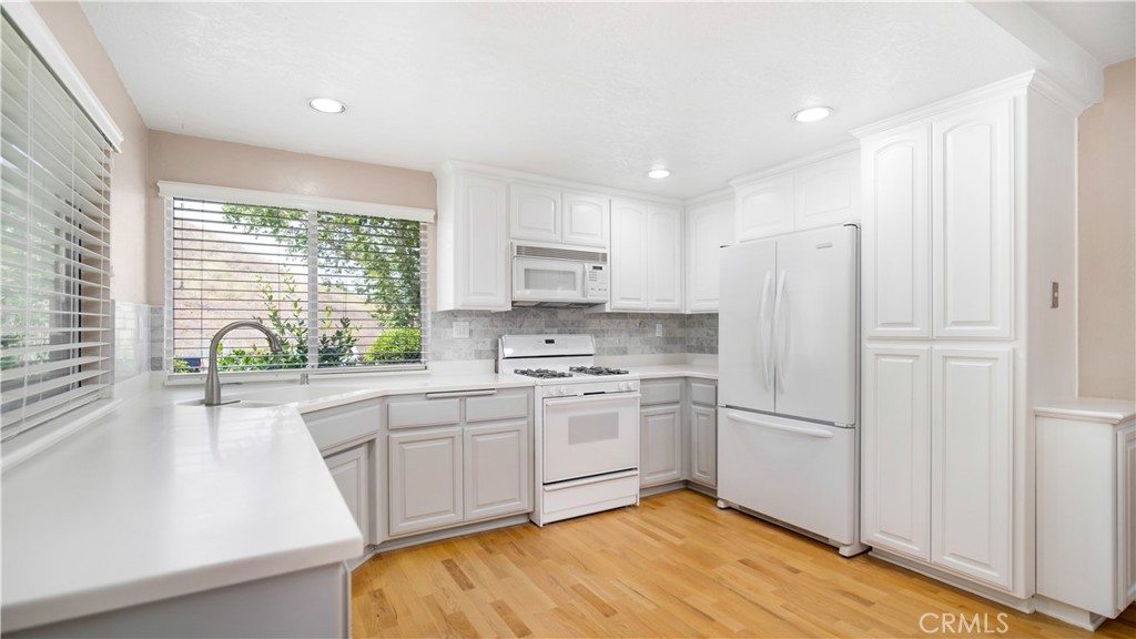 24600 Golfview Drive