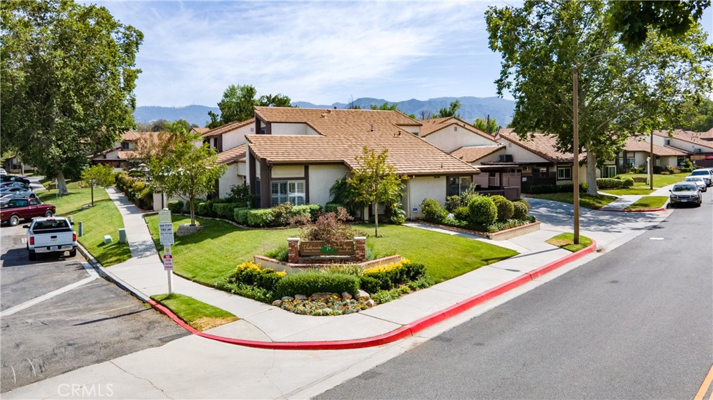 24600 Golfview Drive