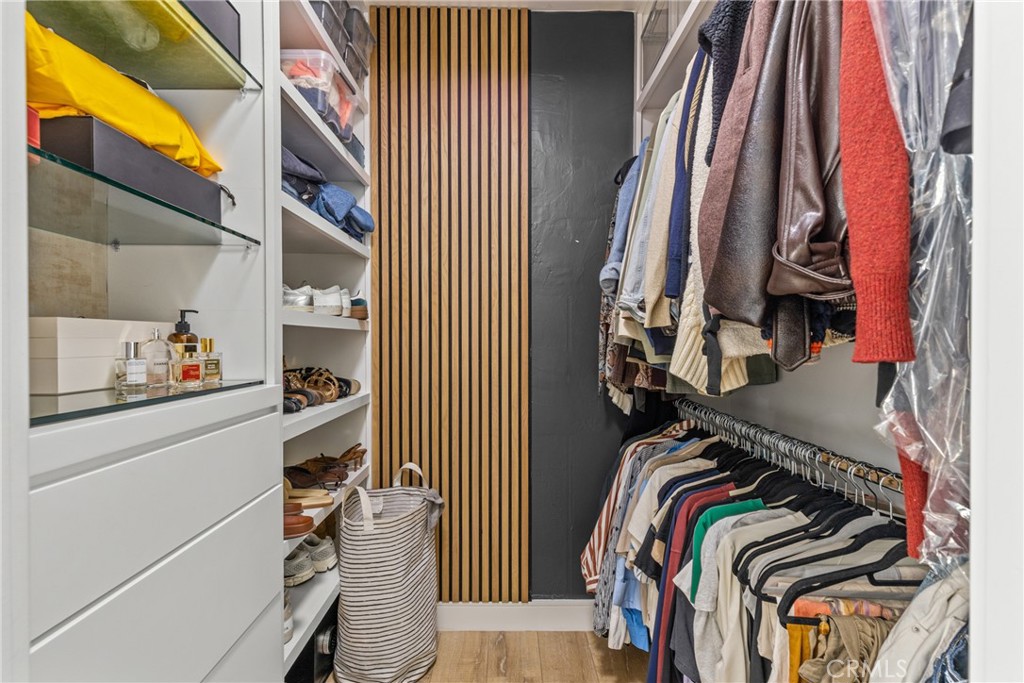 240 W Gainsborough Road