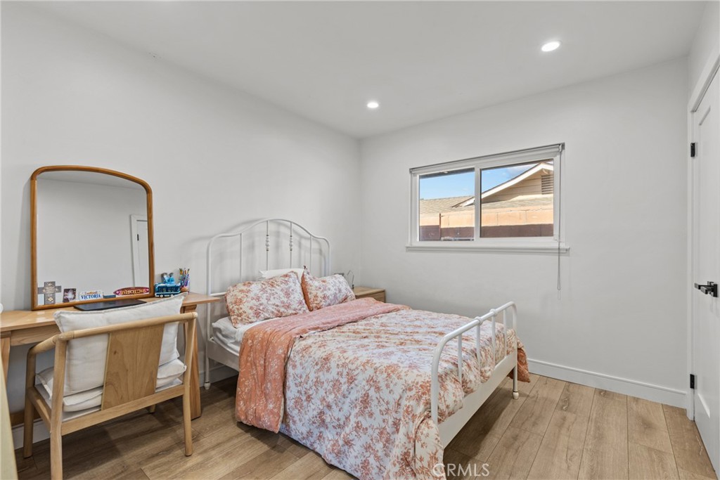 240 W Gainsborough Road