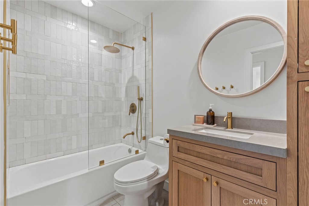 240 W Gainsborough Road