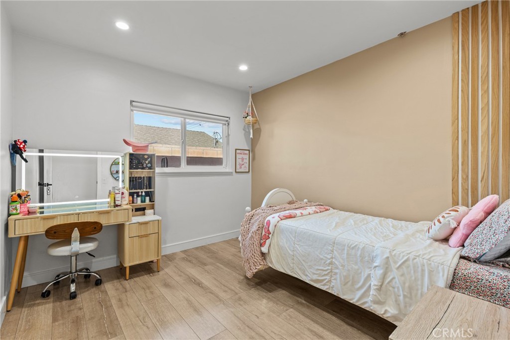 240 W Gainsborough Road