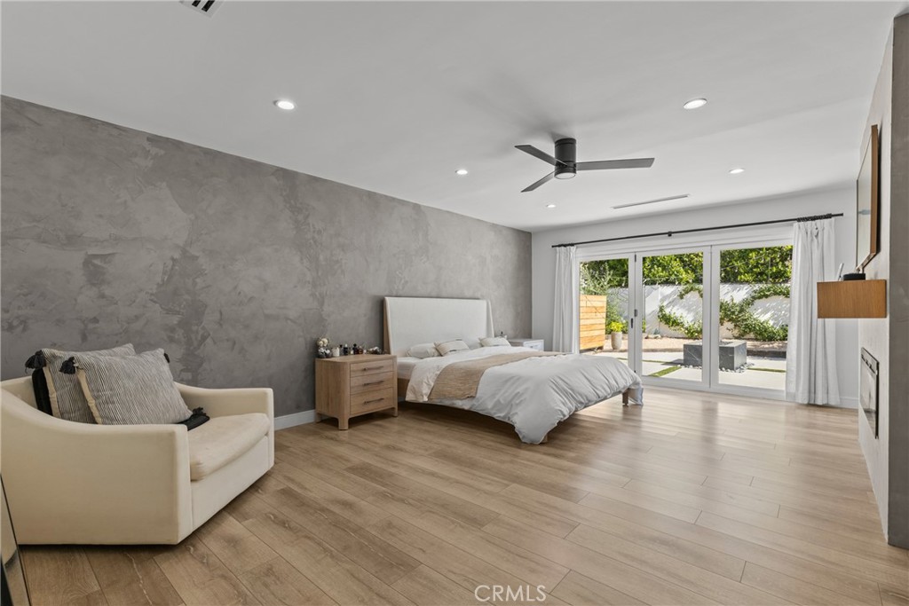240 W Gainsborough Road