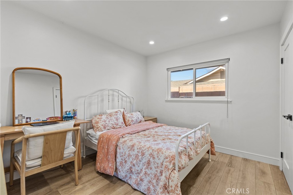 240 W Gainsborough Road