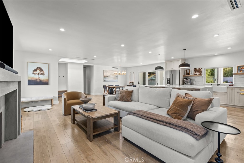 240 W Gainsborough Road