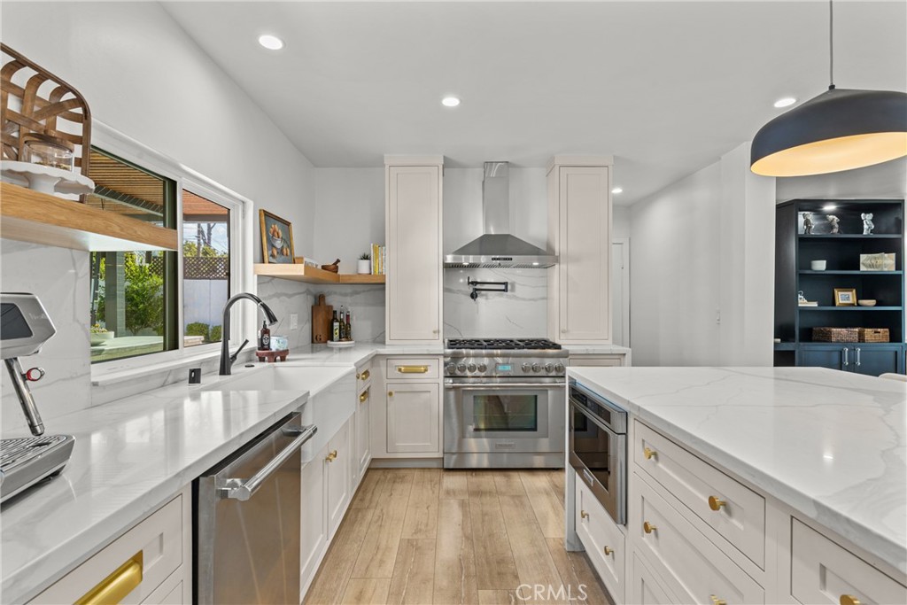 240 W Gainsborough Road