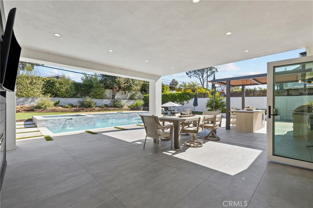 240 W Gainsborough Road