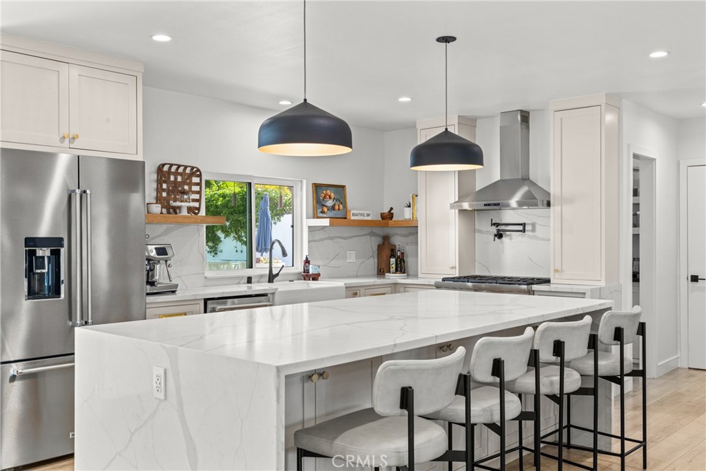 240 W Gainsborough Road