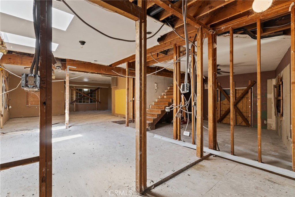 19448 Kittridge Street