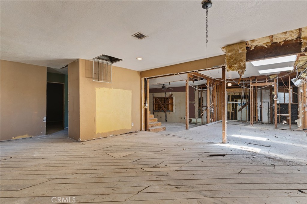 19448 Kittridge Street