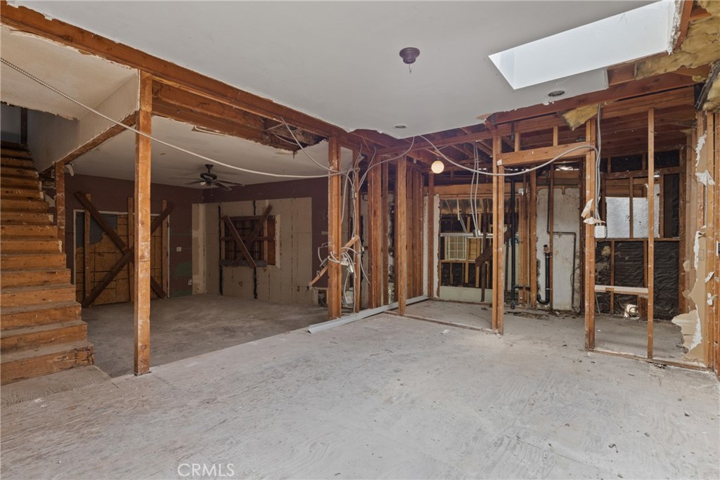 19448 Kittridge Street