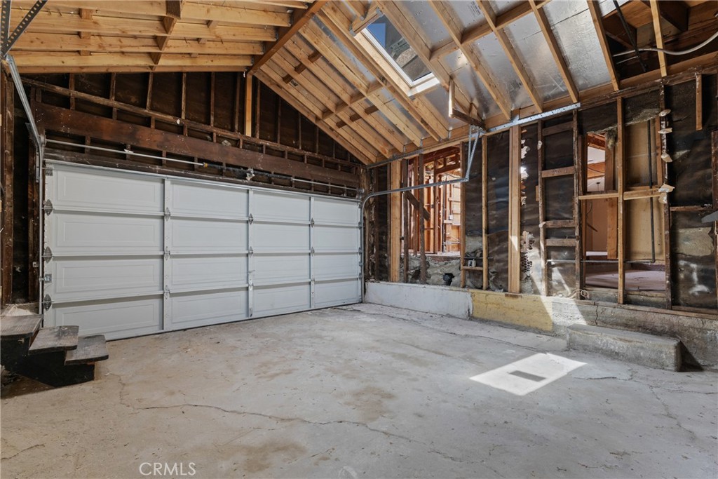 19448 Kittridge Street