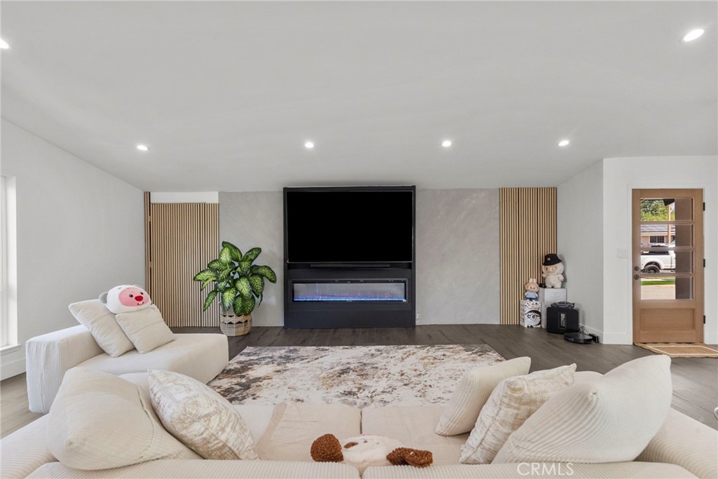 2282 Brentwood Street