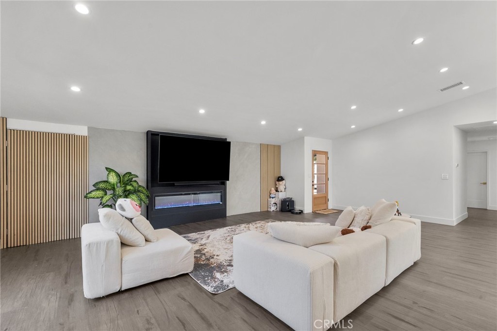 2282 Brentwood Street