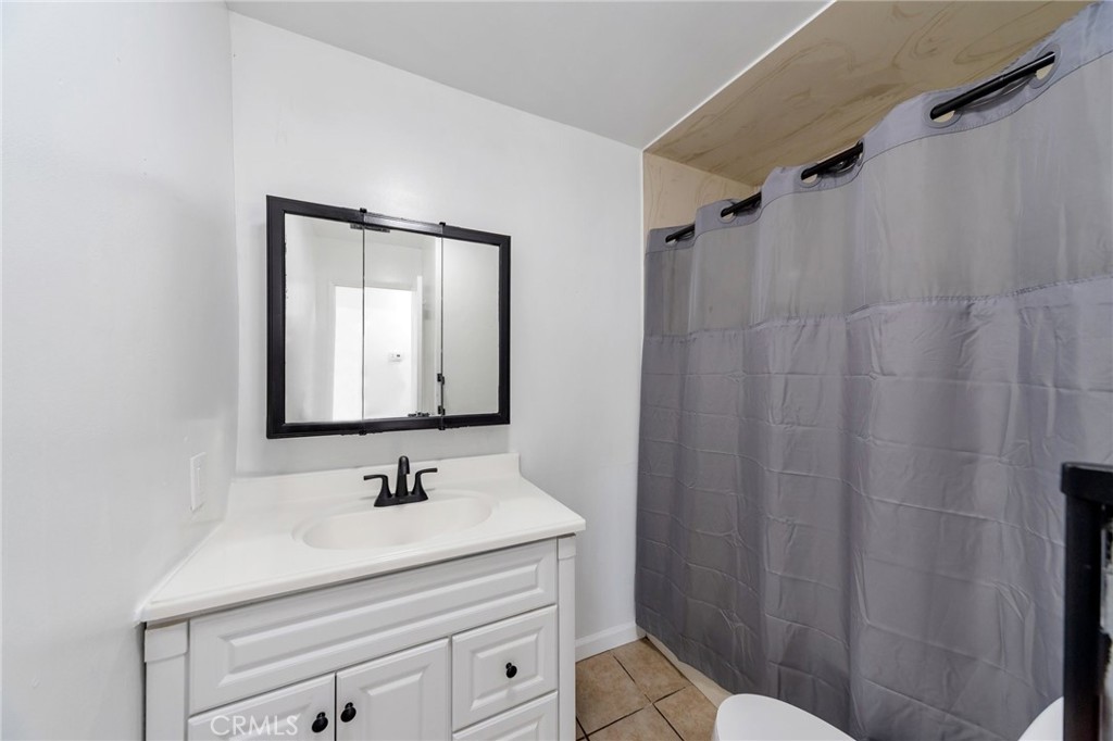 6153 Clybourn Avenue