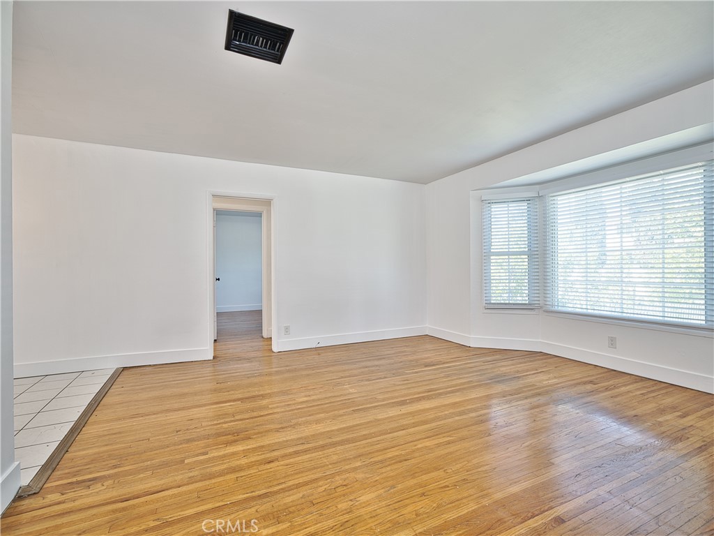 6153 Clybourn Avenue