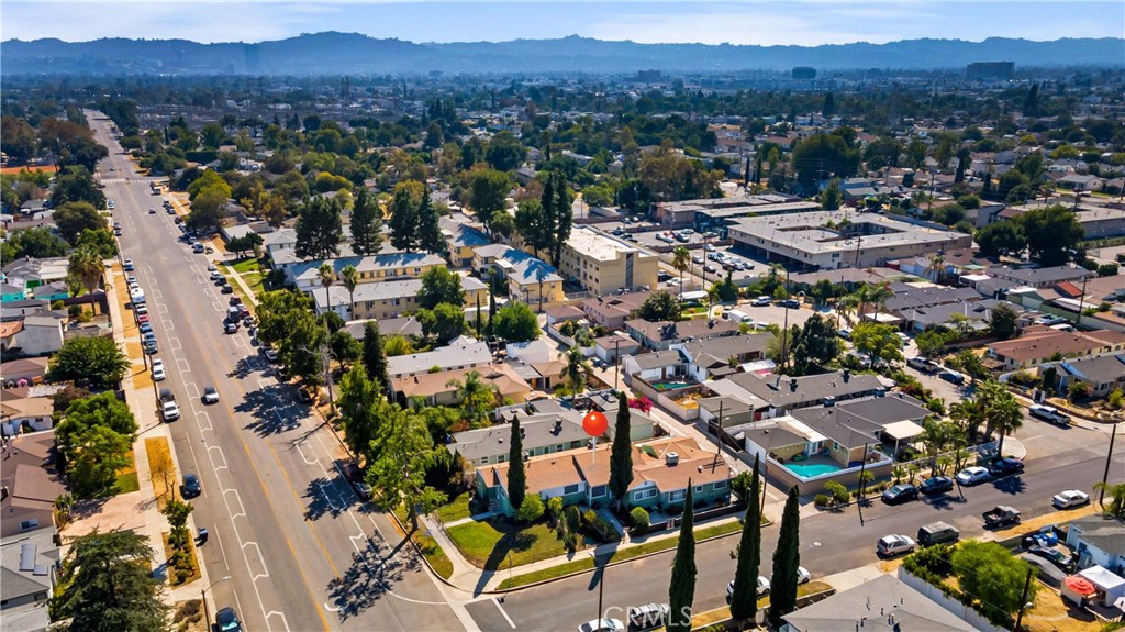 6153 Clybourn Avenue