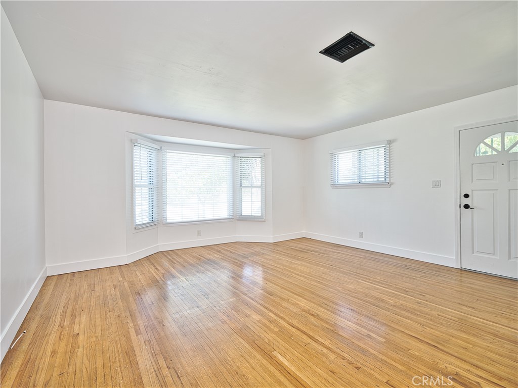 6153 Clybourn Avenue