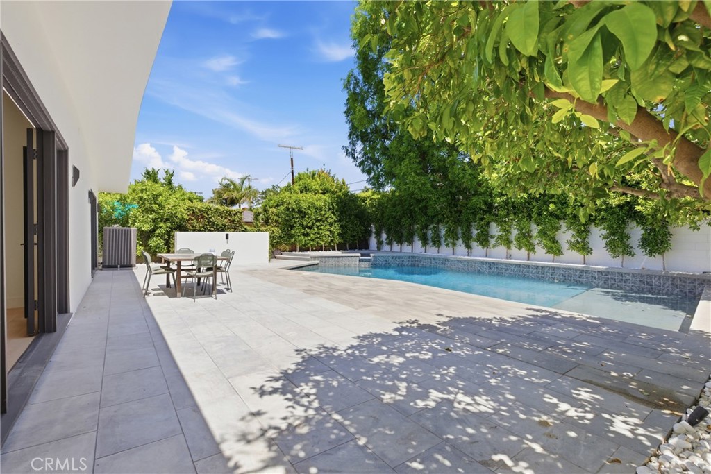 5016 Rubio Avenue