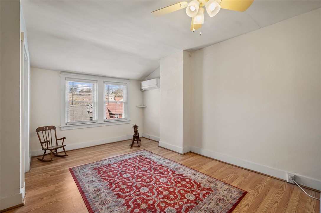 11 Hollenden Place