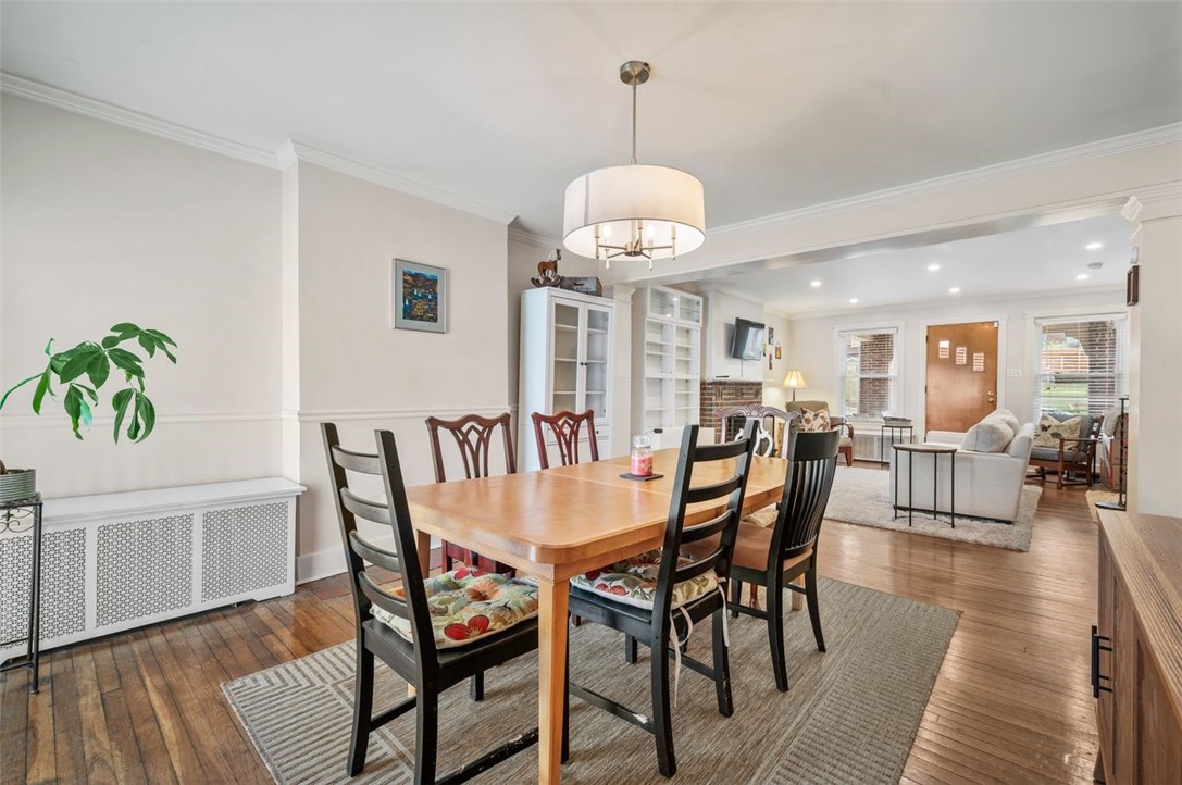11 Hollenden Place