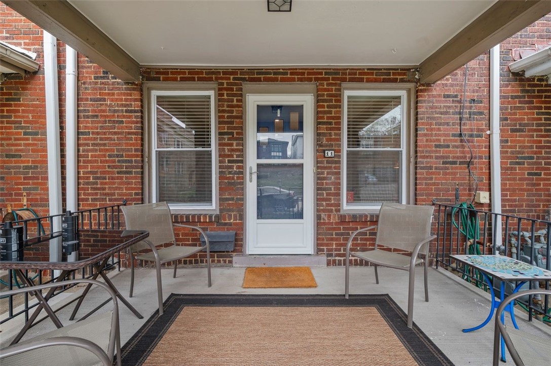 11 Hollenden Place