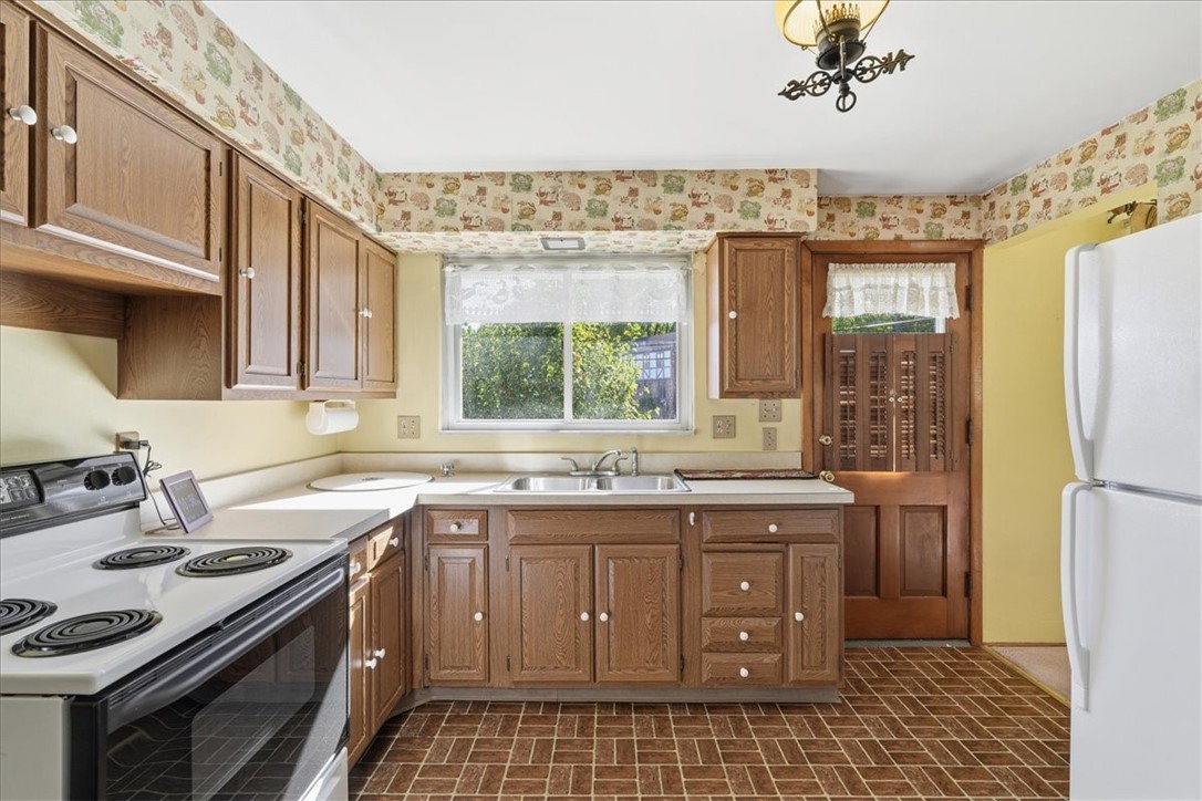 1323 Royal Oak Rd Suite 210